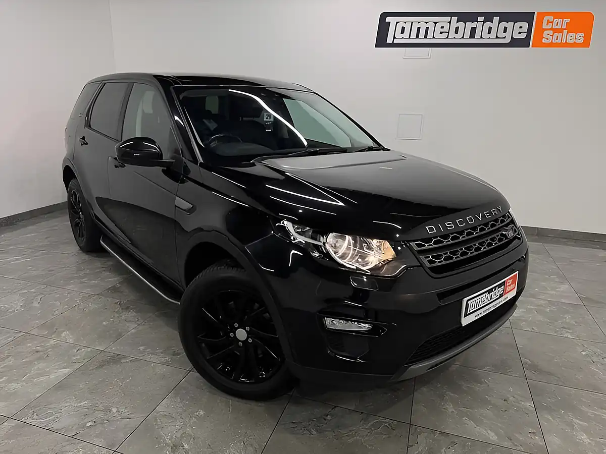 Used 2018 Land Rover Discovery Sport Se Tech Black - Front View
