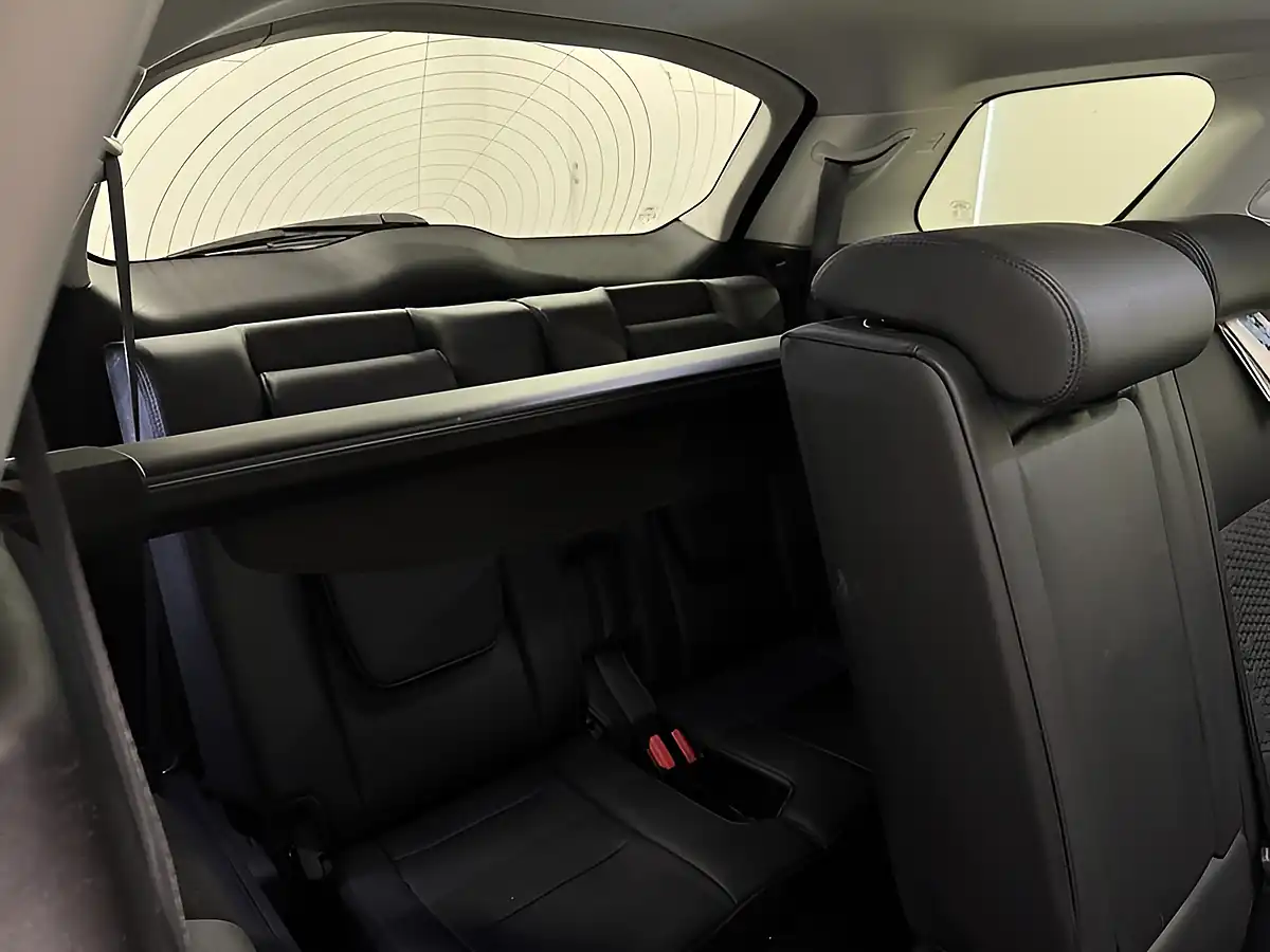 Used 2018 Land Rover Discovery Sport Se Tech Black - Interior and Exterior details 11