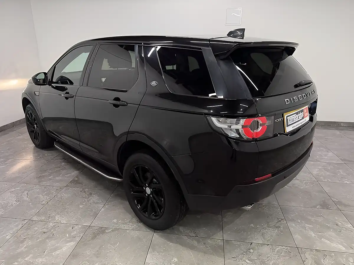 Used 2018 Land Rover Discovery Sport Se Tech Black - Interior and Exterior details 6