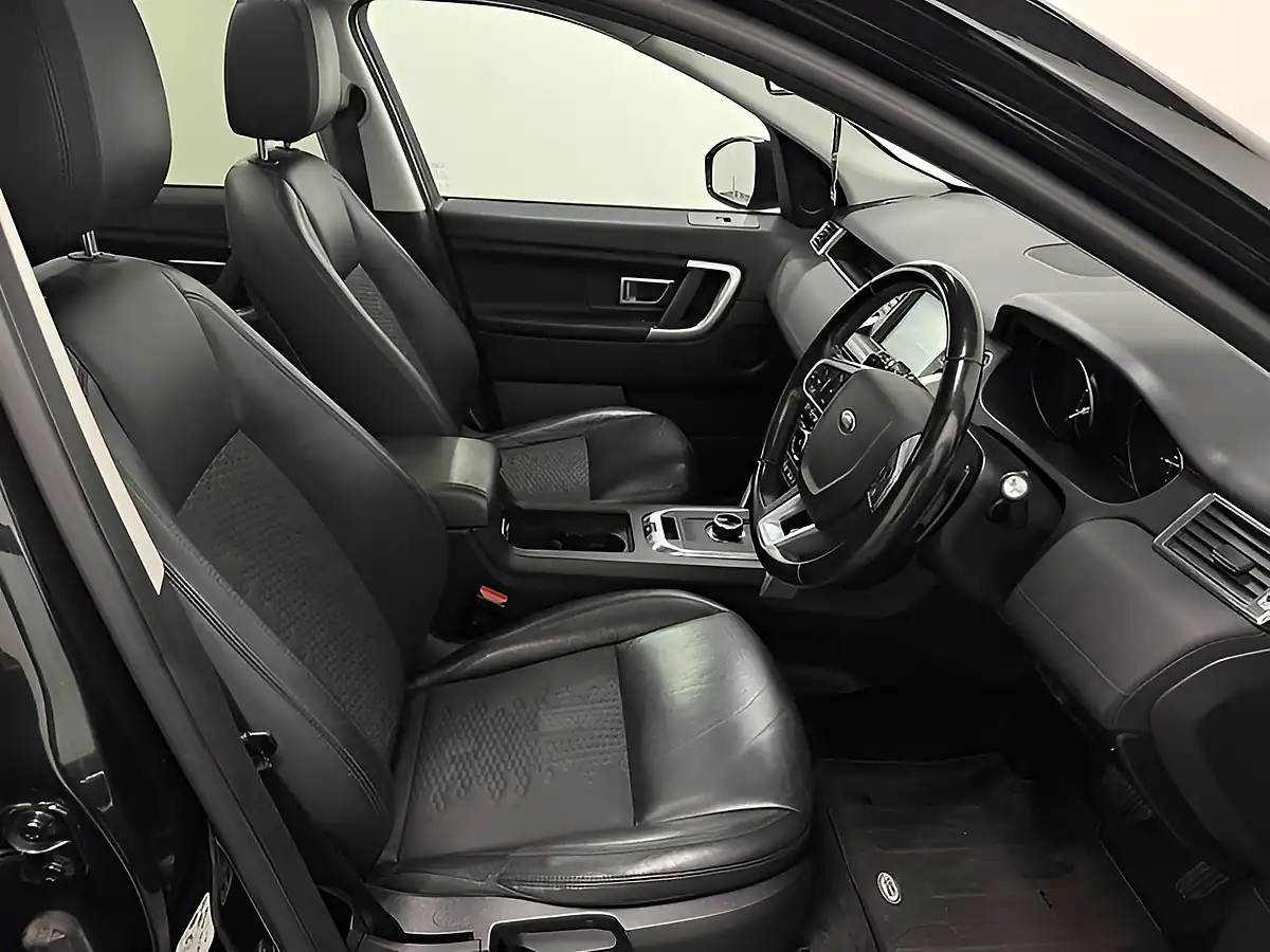 Used 2018 Land Rover Discovery Sport Se Tech Black - Interior and Exterior details 8
