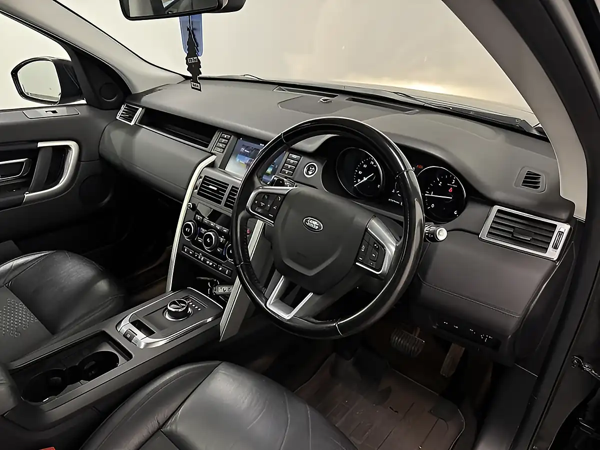 Used 2018 Land Rover Discovery Sport Se Tech Black - Interior and Exterior details 9