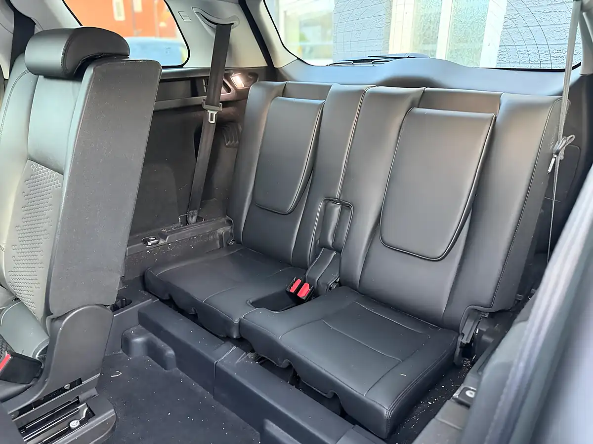 Used 2018 Land Rover Discovery Sport Se Tech Black - Interior and Exterior details 16