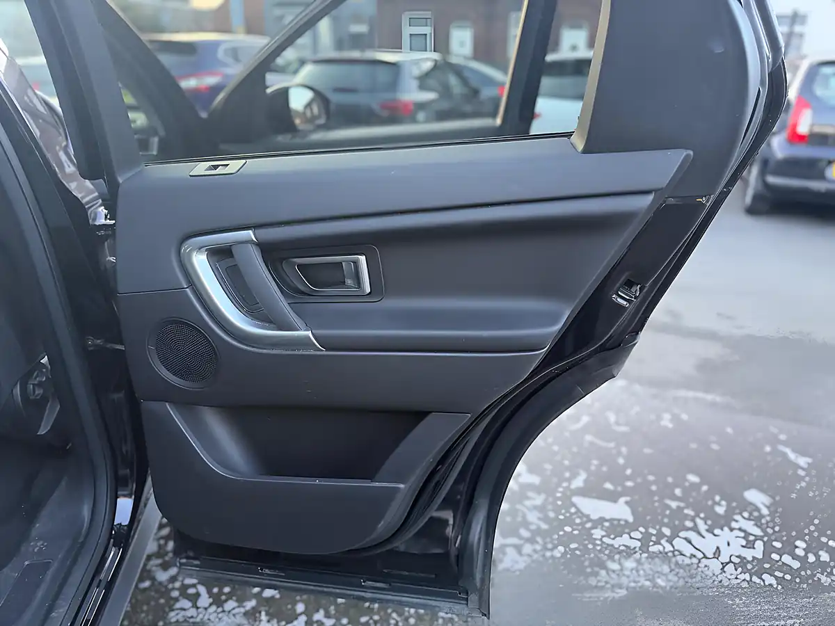 Used 2018 Land Rover Discovery Sport Se Tech Black - Interior and Exterior details 17