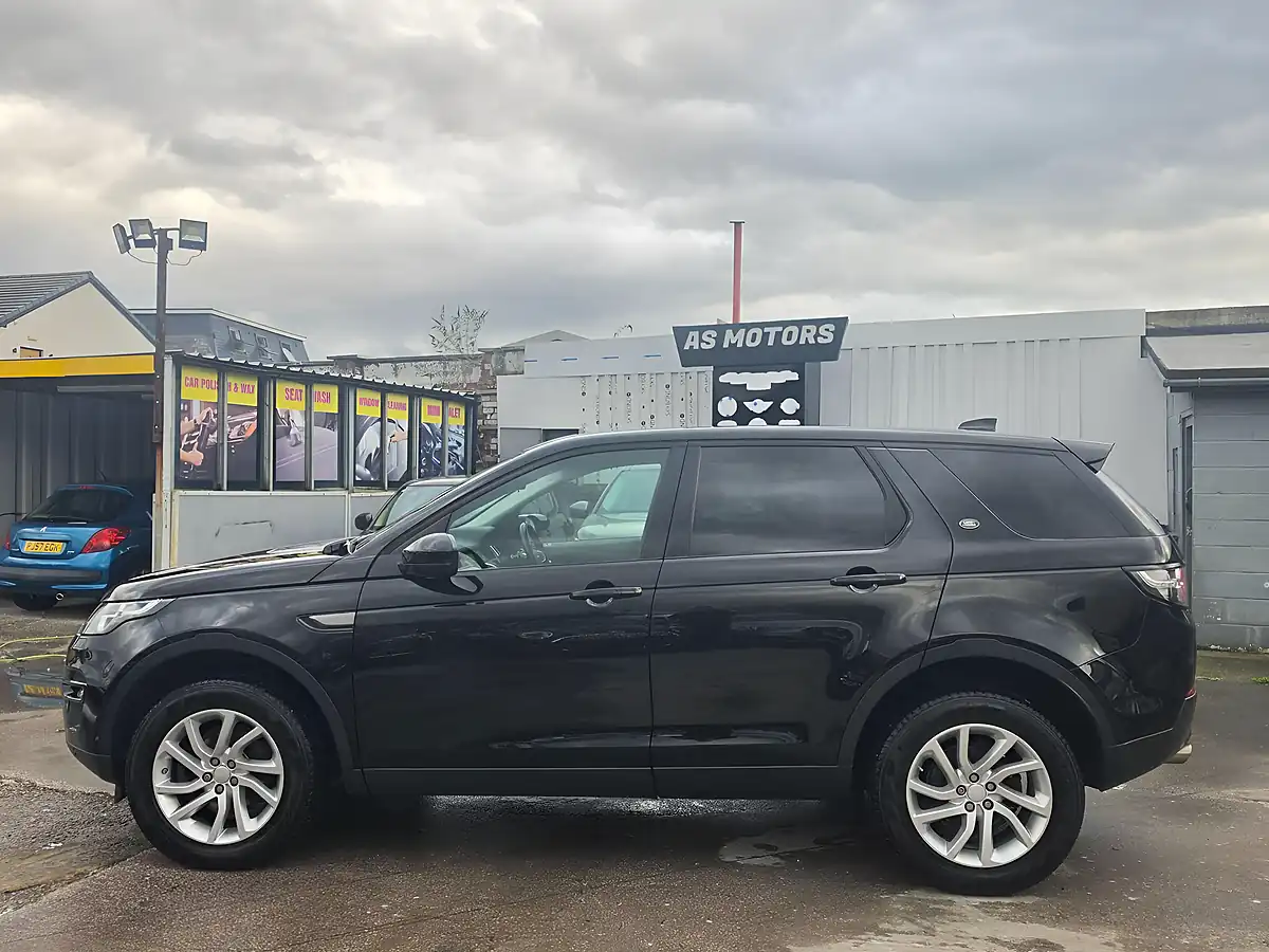 Used 2018 Land Rover Discovery Sport Se Tech Black - Interior and Exterior details 4