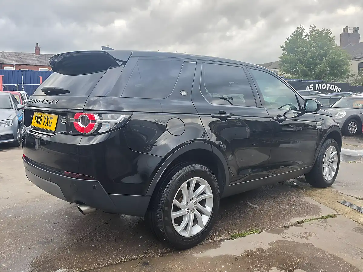 Used 2018 Land Rover Discovery Sport Se Tech Black - Interior and Exterior details 7