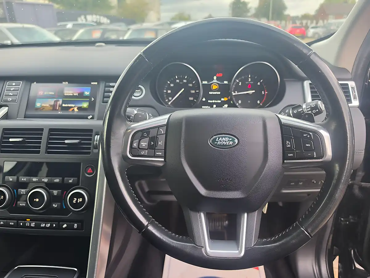 Used 2018 Land Rover Discovery Sport Se Tech Black - Interior and Exterior details 9