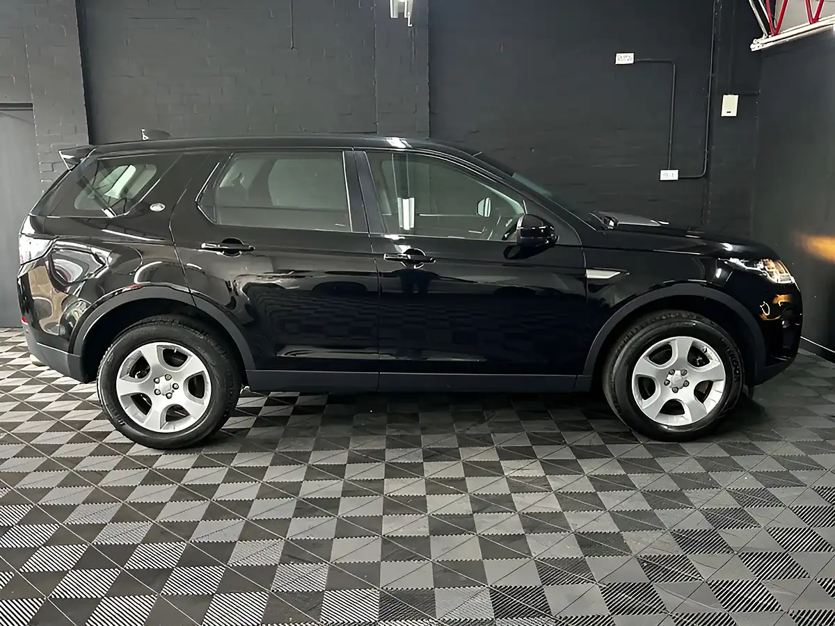 Used 2018 Land Rover Discovery Sport Se Tech Edition Black - Interior and Exterior details 14