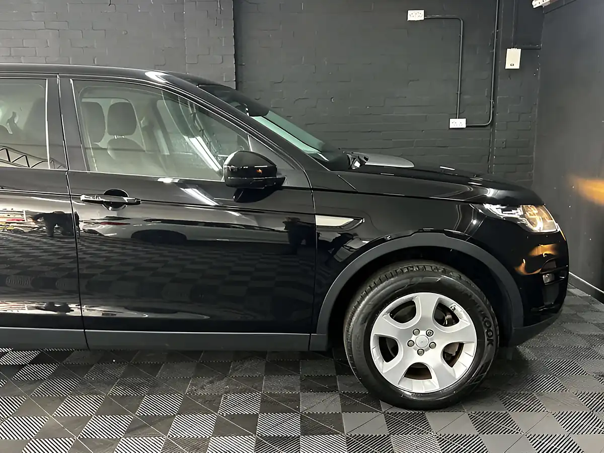Used 2018 Land Rover Discovery Sport Se Tech Edition Black - Interior and Exterior details 16