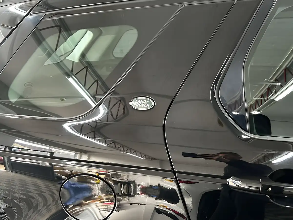 Used 2018 Land Rover Discovery Sport Se Tech Edition Black - Interior and Exterior details 17