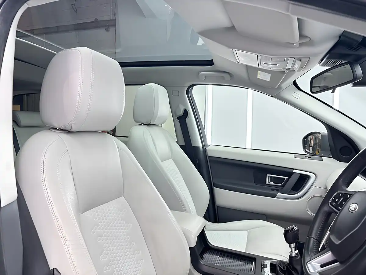 Used 2018 Land Rover Discovery Sport Se Tech Fuji White - Interior and Exterior details 10