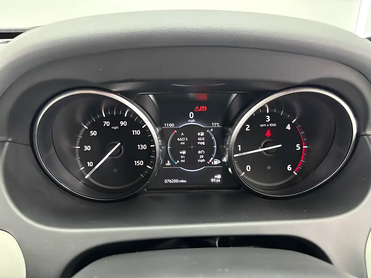 Used 2018 Land Rover Discovery Sport Se Tech Fuji White - Interior and Exterior details 11