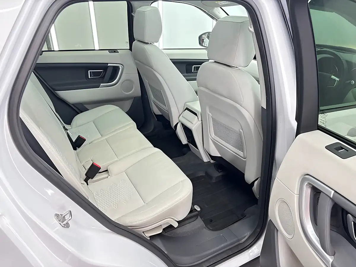 Used 2018 Land Rover Discovery Sport Se Tech Fuji White - Interior and Exterior details 17
