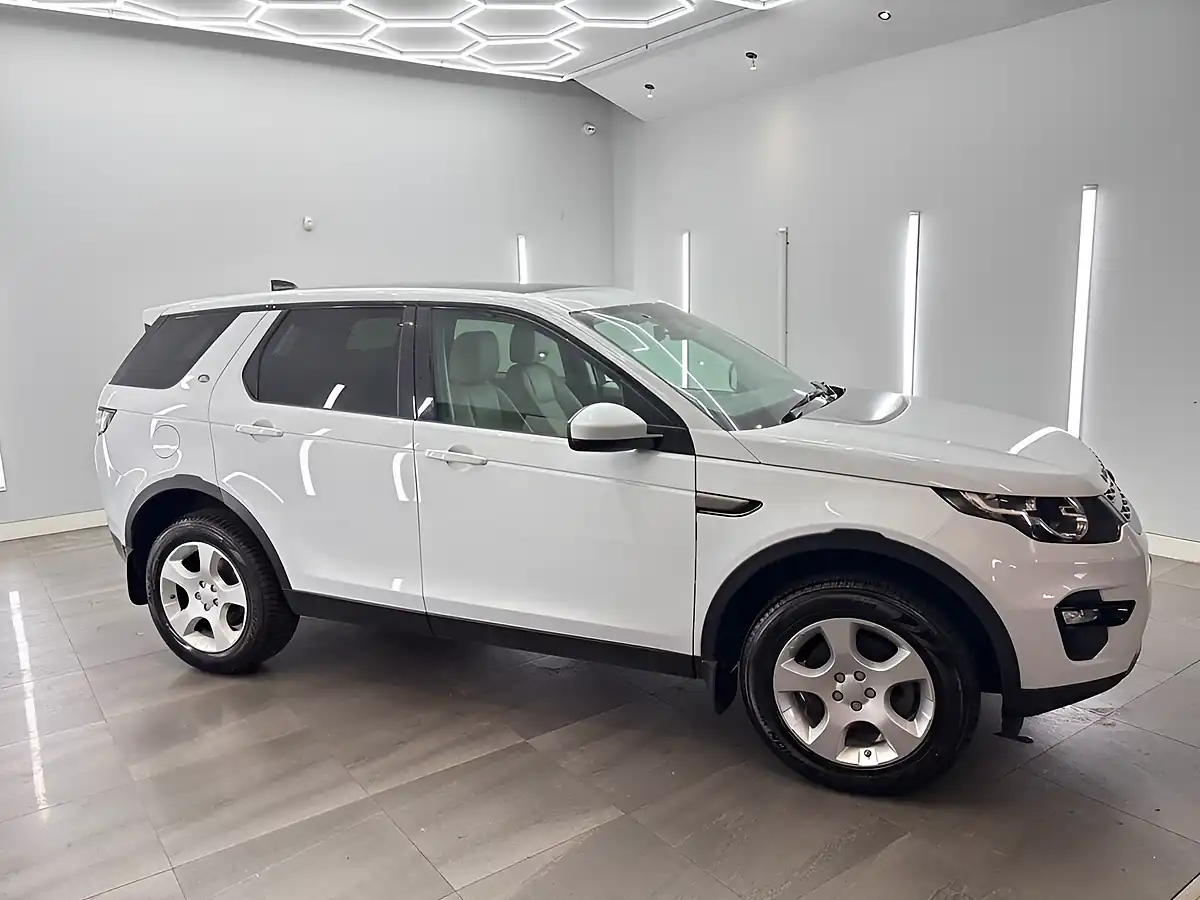 Used 2018 Land Rover Discovery Sport Se Tech Fuji White - Interior and Exterior details 2