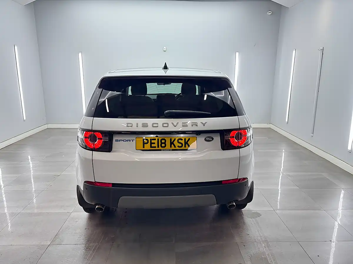 Used 2018 Land Rover Discovery Sport Se Tech Fuji White - Interior and Exterior details 7