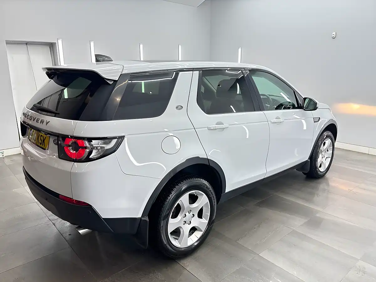 Used 2018 Land Rover Discovery Sport Se Tech Fuji White - Interior and Exterior details 9