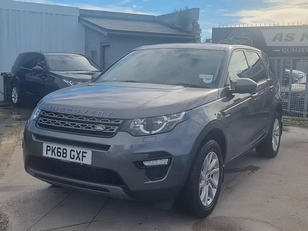 Used 2018 Land Rover Discovery Sport Se Tech Grey - Interior and Exterior details 3