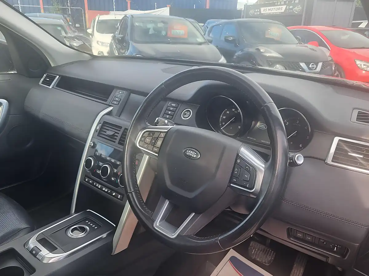 Used 2018 Land Rover Discovery Sport Se Tech Grey - Interior and Exterior details 4