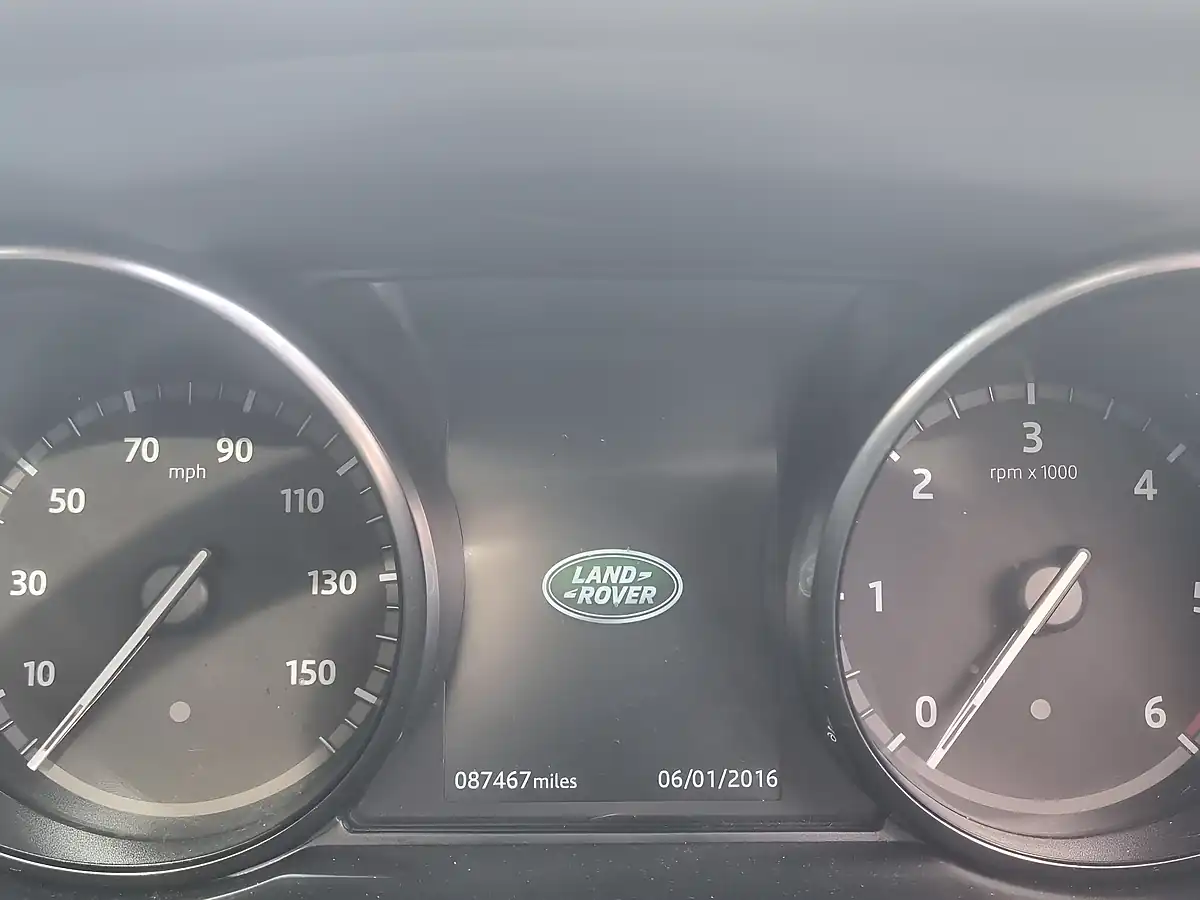 Used 2018 Land Rover Discovery Sport Se Tech Grey - Interior and Exterior details 9