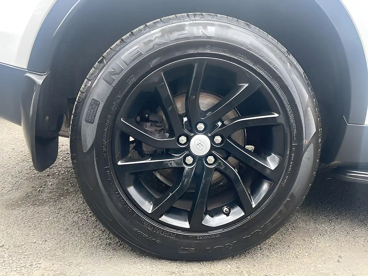 Used 2018 Land Rover Discovery Sport Se Tech White - Interior and Exterior details 10