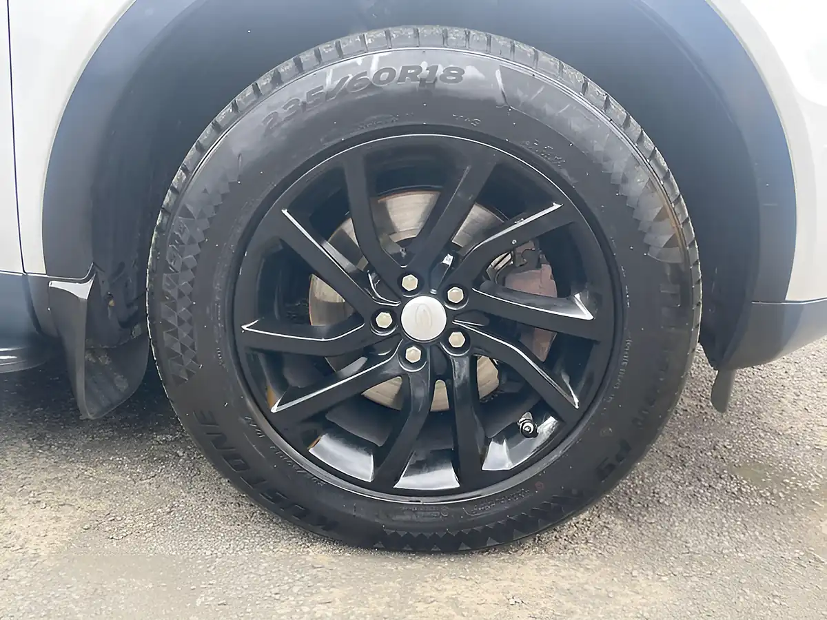 Used 2018 Land Rover Discovery Sport Se Tech White - Interior and Exterior details 11