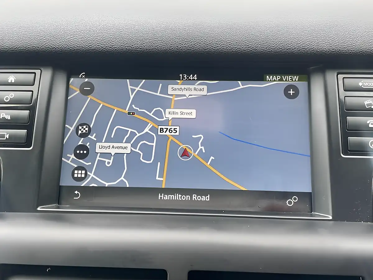 Used 2018 Land Rover Discovery Sport Se Tech White - Interior and Exterior details 17