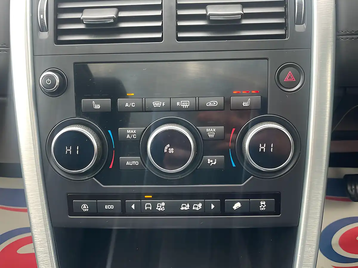 Used 2018 Land Rover Discovery Sport Se Tech White - Interior and Exterior details 18