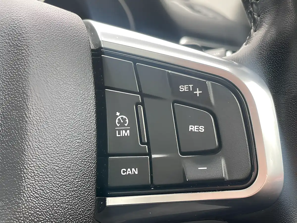 Used 2018 Land Rover Discovery Sport Se Tech White - Interior and Exterior details 20