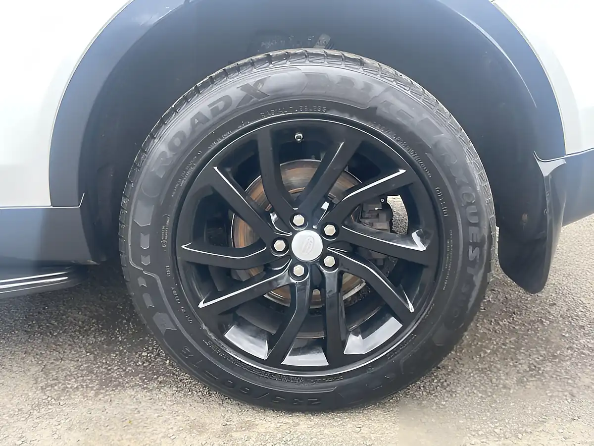 Used 2018 Land Rover Discovery Sport Se Tech White - Interior and Exterior details 7