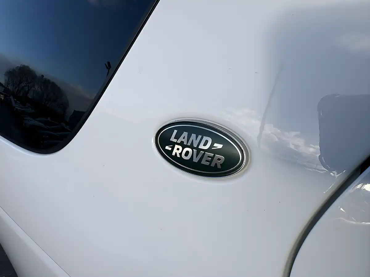 Used 2018 Land Rover Discovery Sport Se Tech White - Interior and Exterior details 17