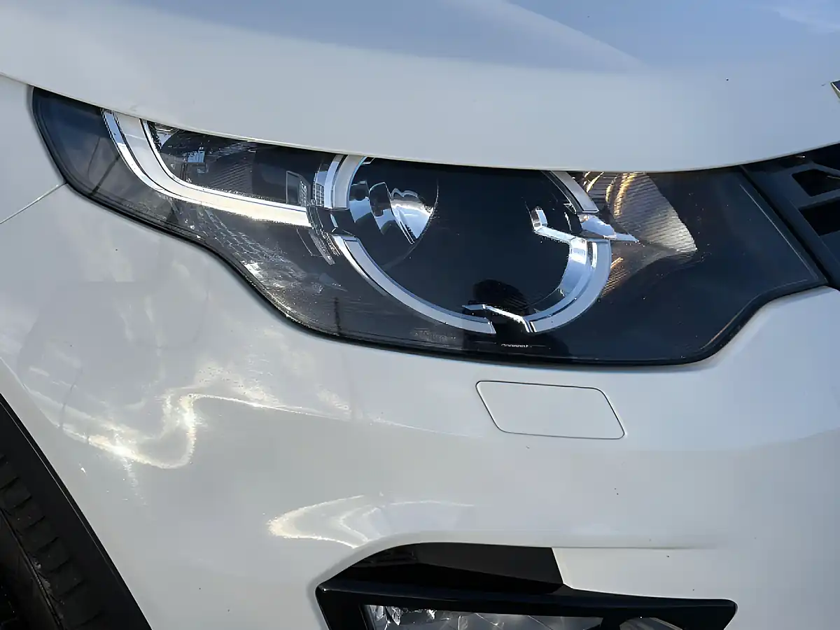 Used 2018 Land Rover Discovery Sport Se Tech White - Interior and Exterior details 19