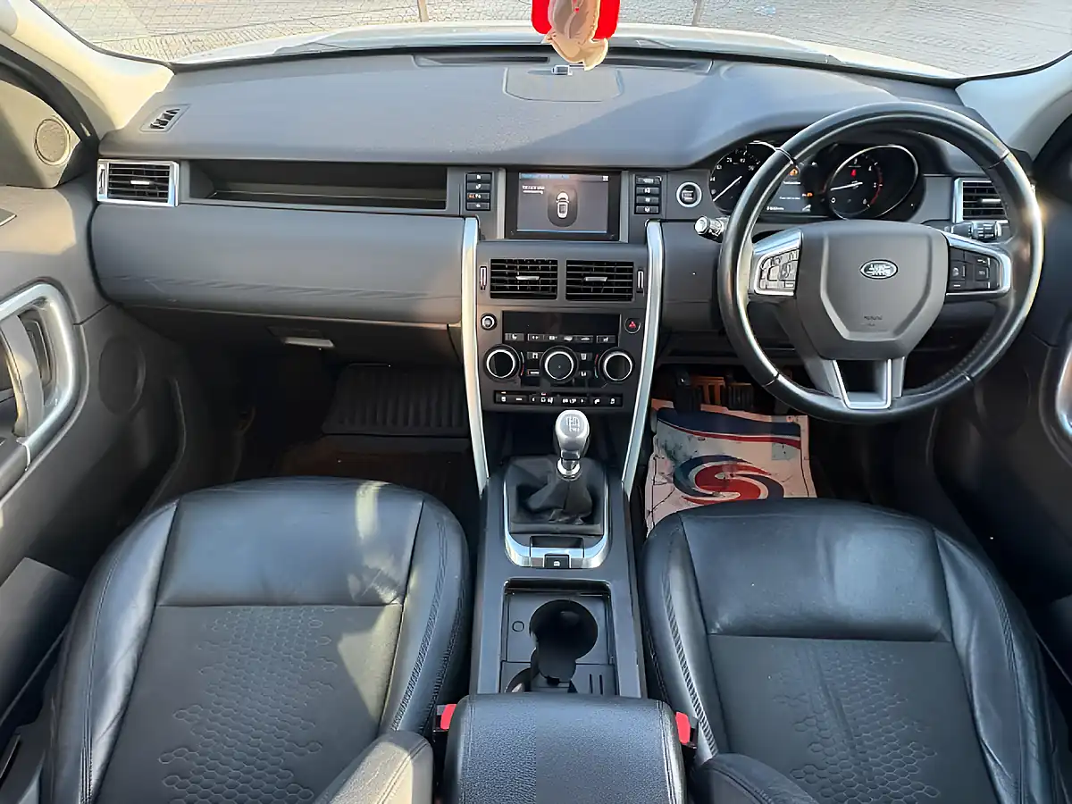 Used 2018 Land Rover Discovery Sport Se Tech White - Interior and Exterior details 3