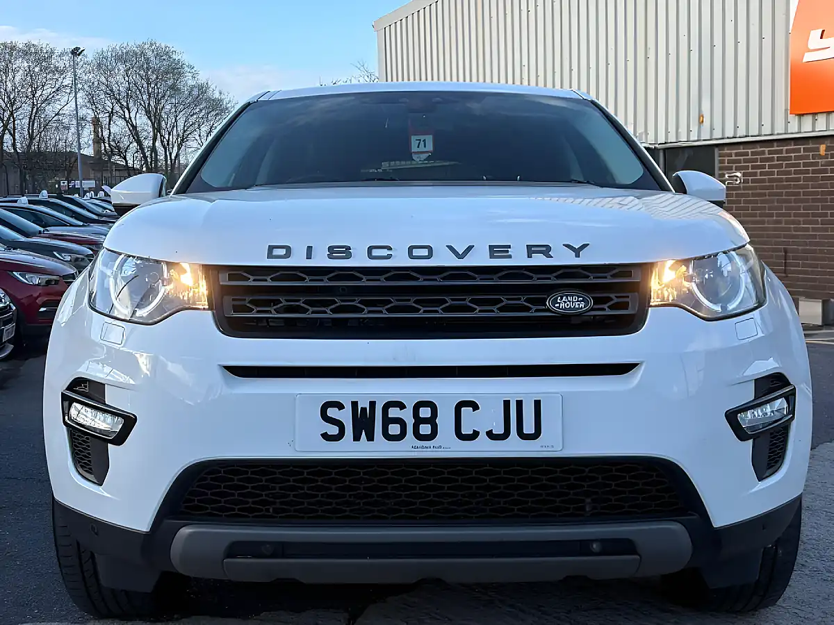 Used 2018 Land Rover Discovery Sport Se Tech White - Interior and Exterior details 4