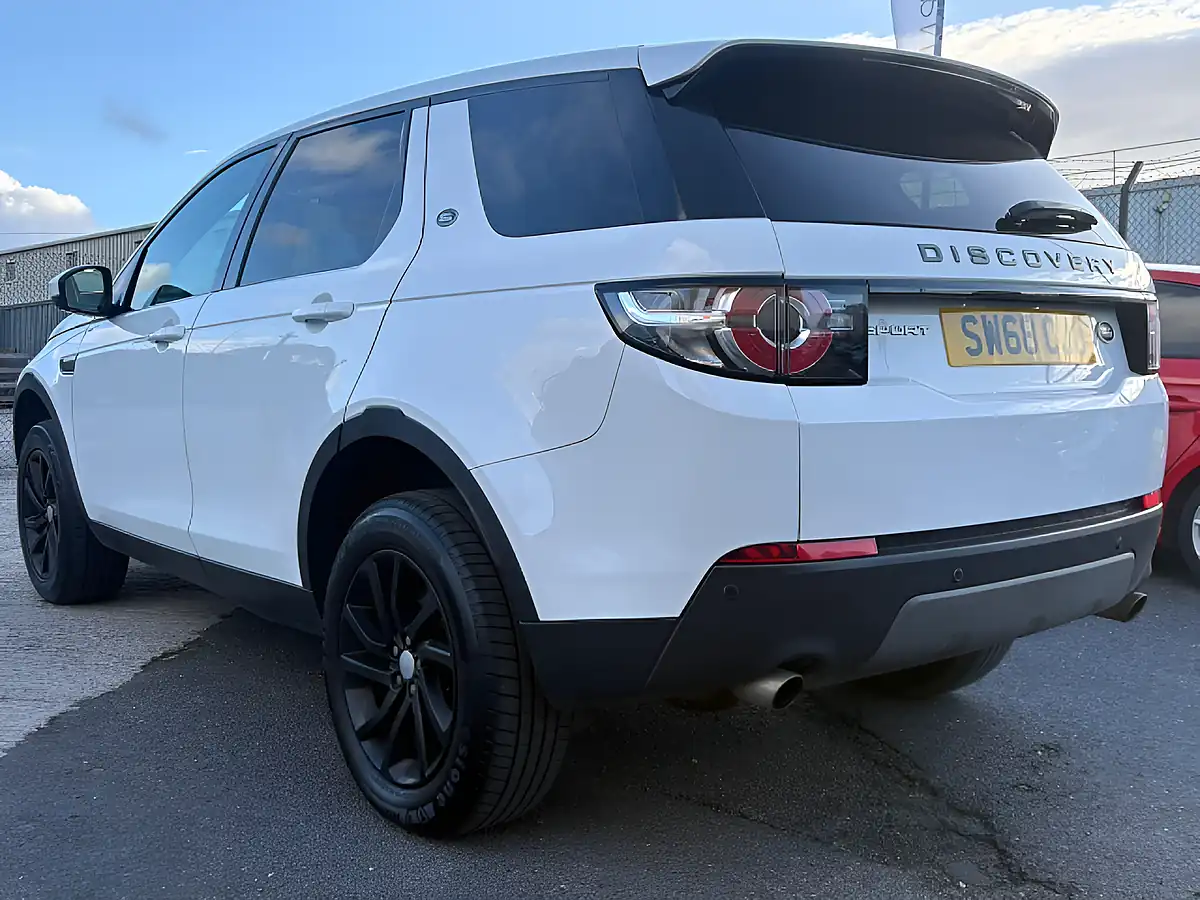 Used 2018 Land Rover Discovery Sport Se Tech White - Interior and Exterior details 6