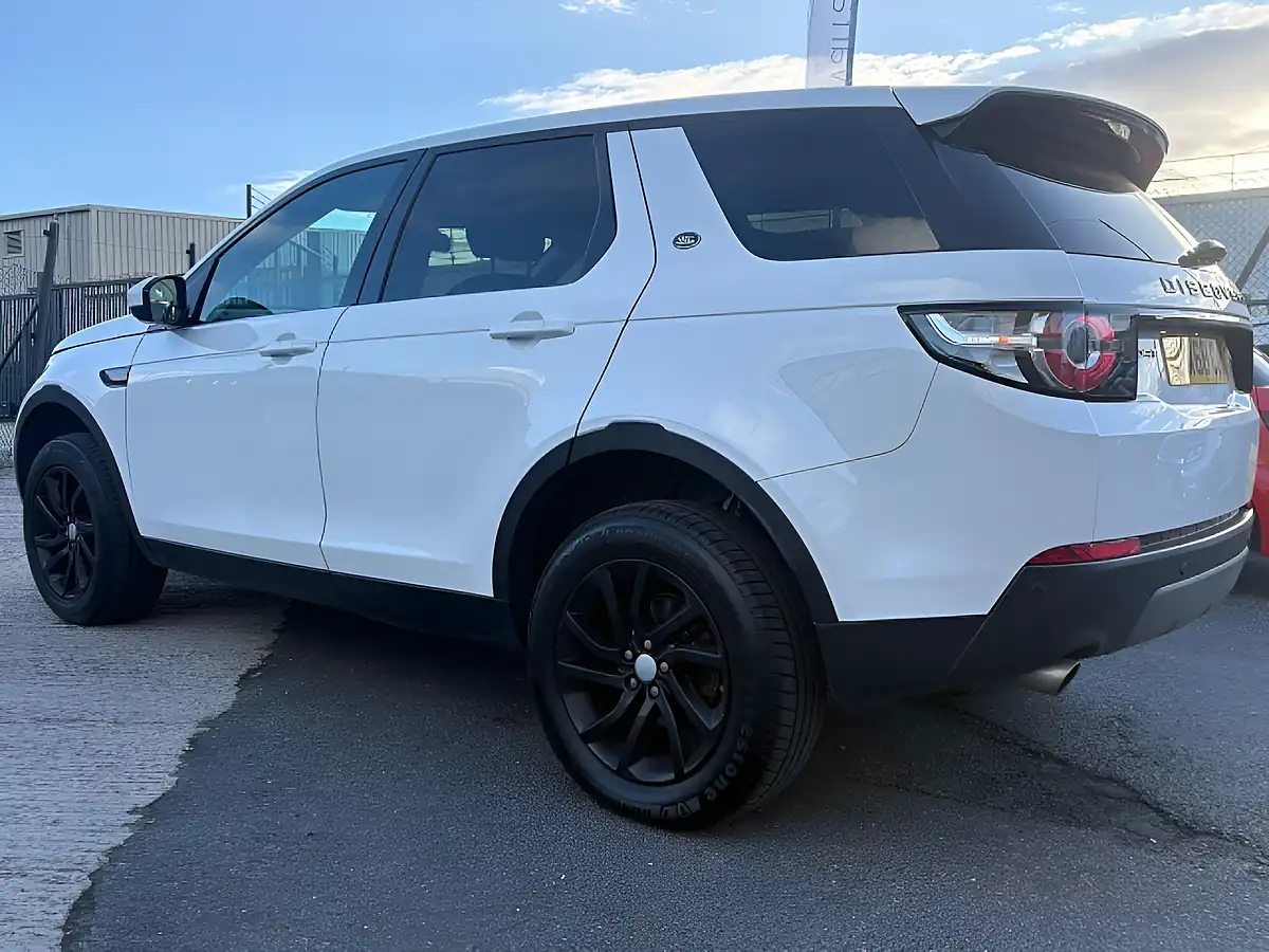 Used 2018 Land Rover Discovery Sport Se Tech White - Interior and Exterior details 8