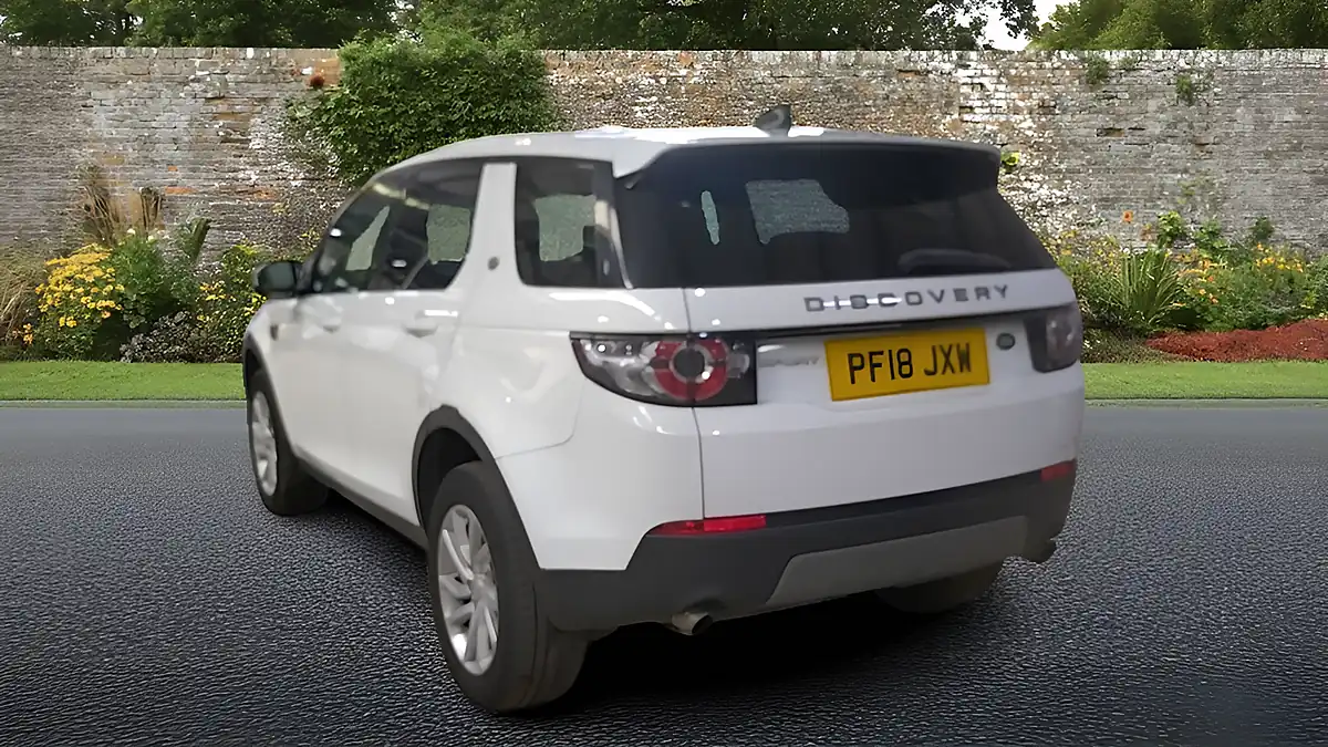 Used 2018 Land Rover Discovery Sport Se Tech White - Interior and Exterior details 7