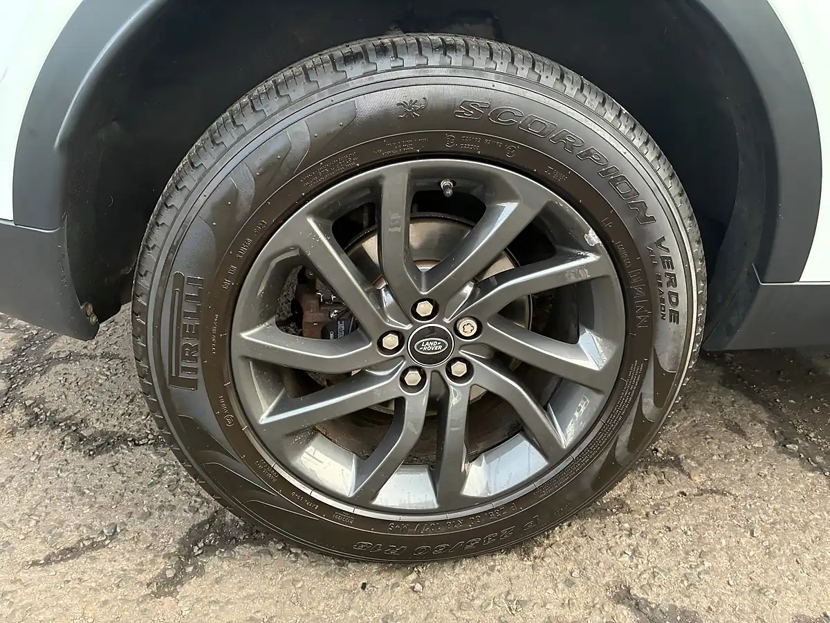 Used 2018 Land Rover Discovery Sport Se Tech White - Interior and Exterior details 10