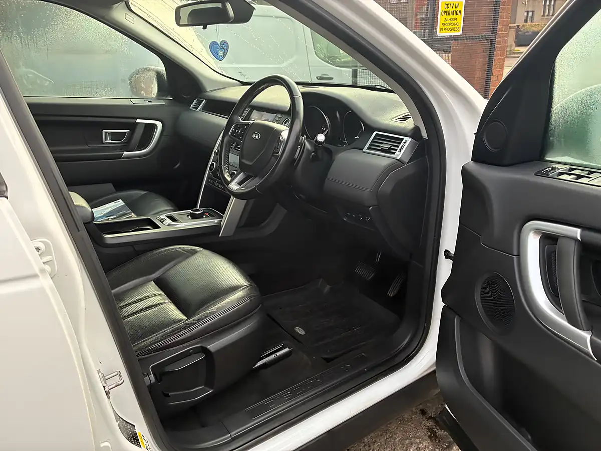 Used 2018 Land Rover Discovery Sport Se Tech White - Interior and Exterior details 16