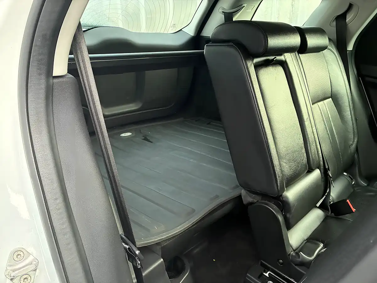 Used 2018 Land Rover Discovery Sport Se Tech White - Interior and Exterior details 17
