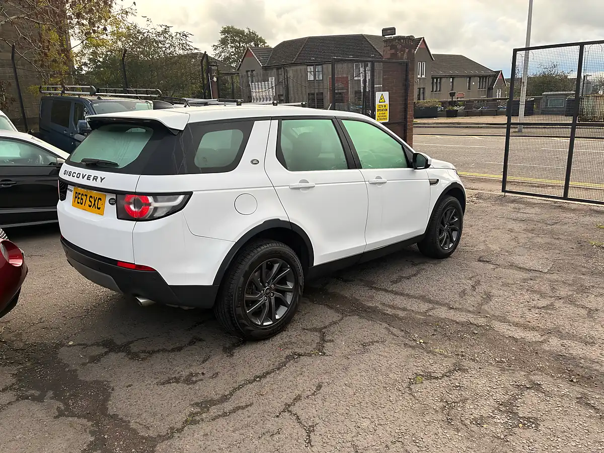 Used 2018 Land Rover Discovery Sport Se Tech White - Interior and Exterior details 3