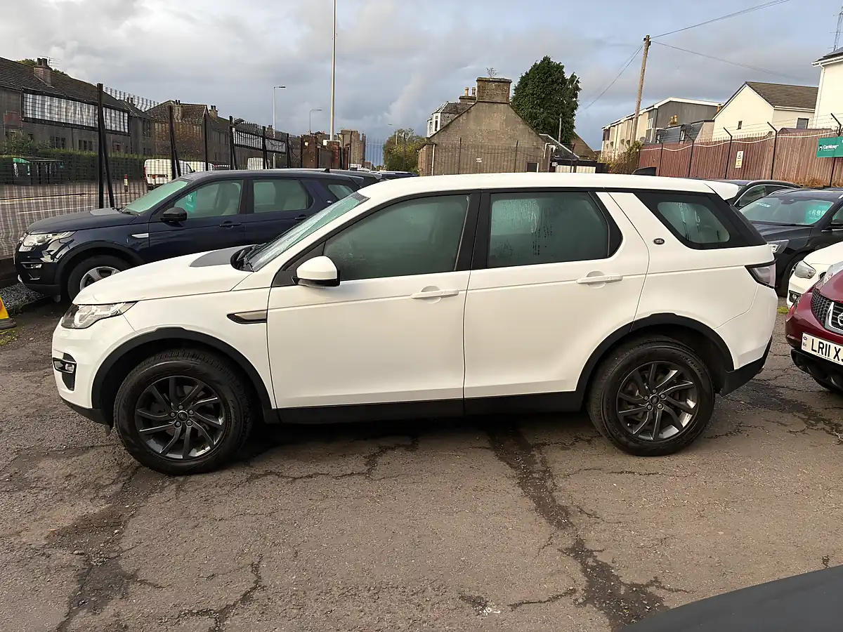 Used 2018 Land Rover Discovery Sport Se Tech White - Interior and Exterior details 6