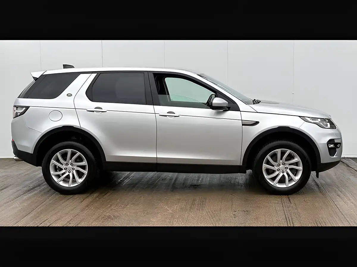 Used 2018 Land Rover Discovery Sport Se Tech Zambezi Silver - Interior and Exterior details 10