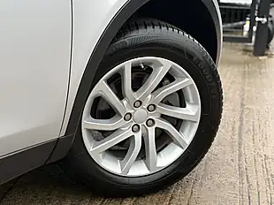 Used 2018 Land Rover Discovery Sport Se Tech Zambezi Silver - Interior and Exterior details 11