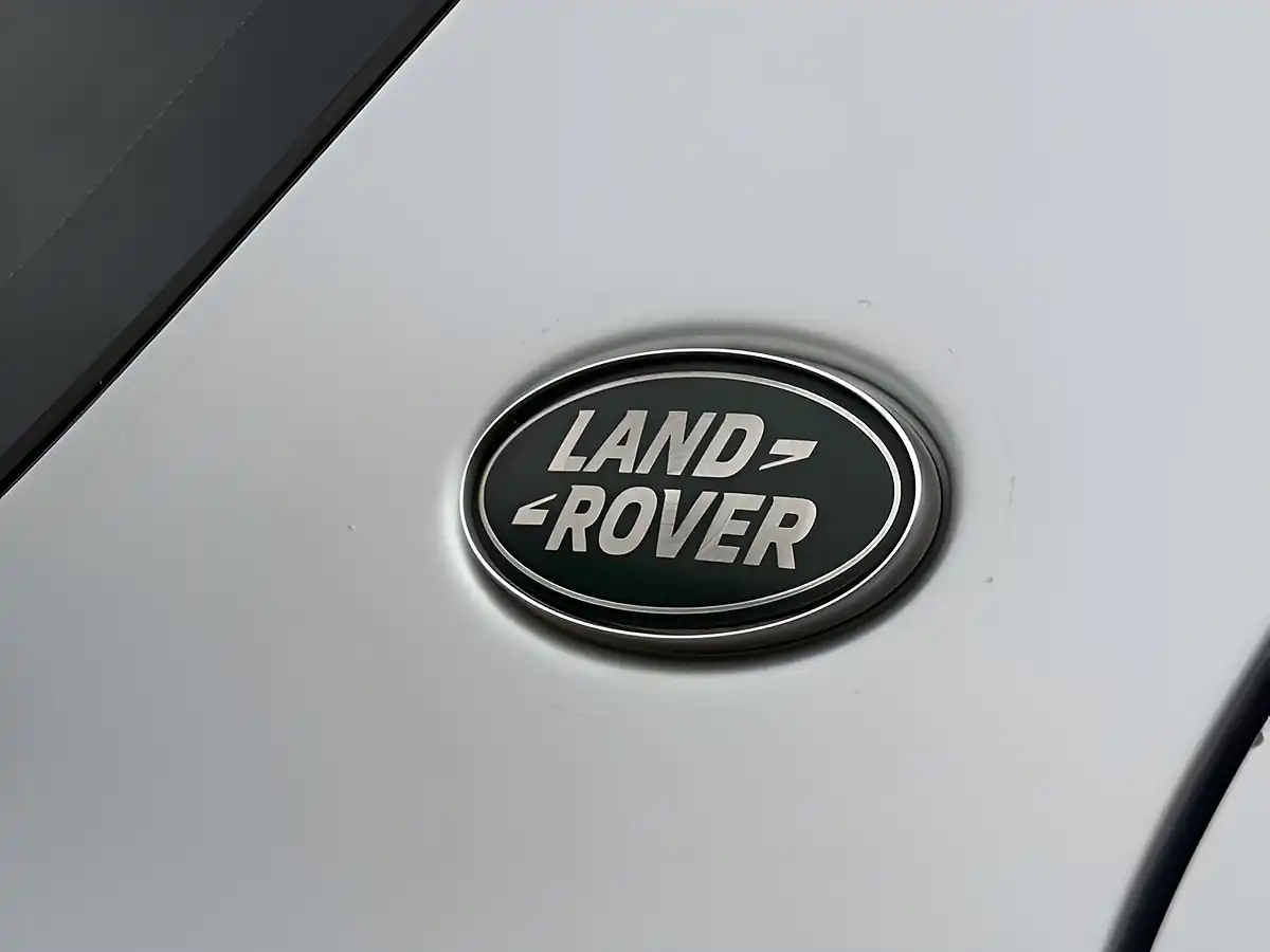 Used 2018 Land Rover Discovery Sport Se Tech Zambezi Silver - Interior and Exterior details 12