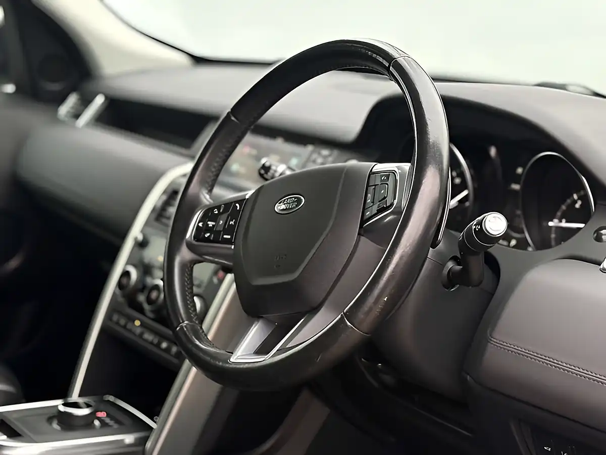 Used 2018 Land Rover Discovery Sport Se Tech Zambezi Silver - Interior and Exterior details 13
