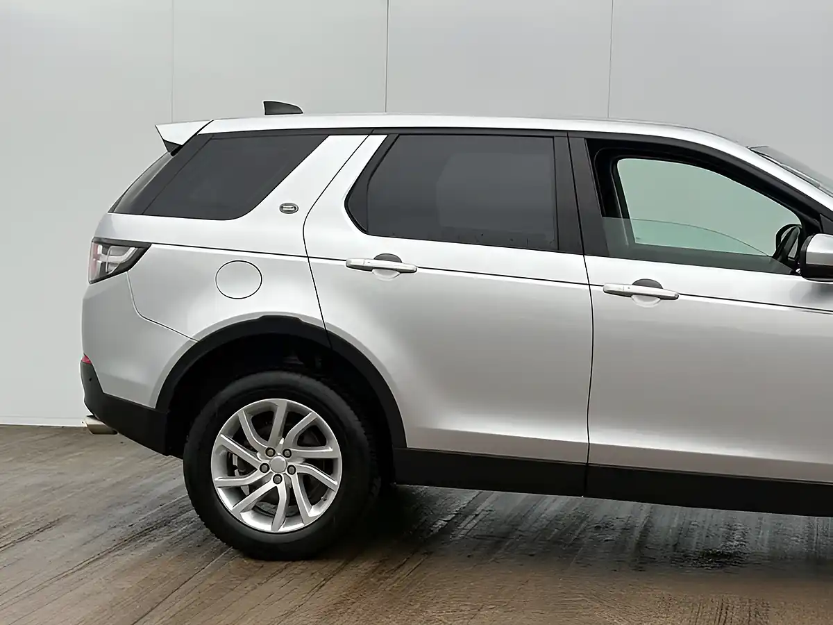 Used 2018 Land Rover Discovery Sport Se Tech Zambezi Silver - Interior and Exterior details 14