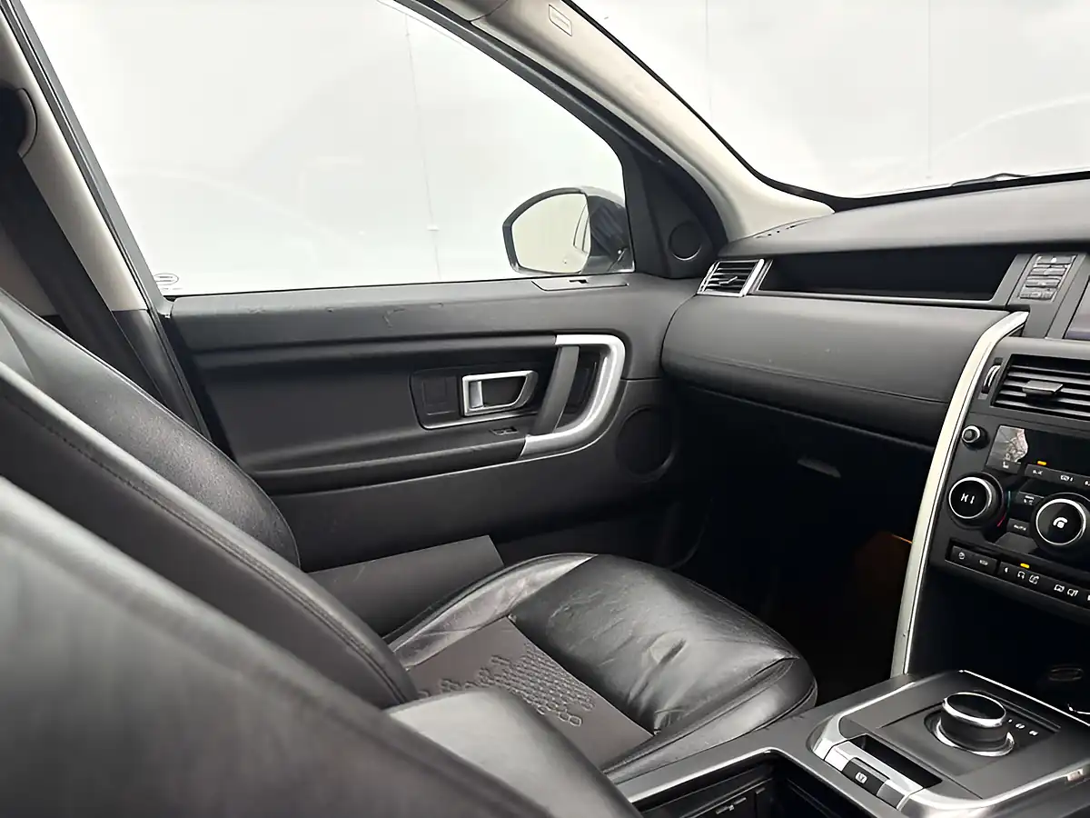 Used 2018 Land Rover Discovery Sport Se Tech Zambezi Silver - Interior and Exterior details 17