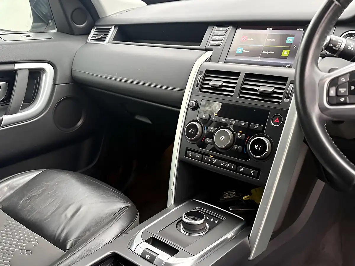 Used 2018 Land Rover Discovery Sport Se Tech Zambezi Silver - Interior and Exterior details 18
