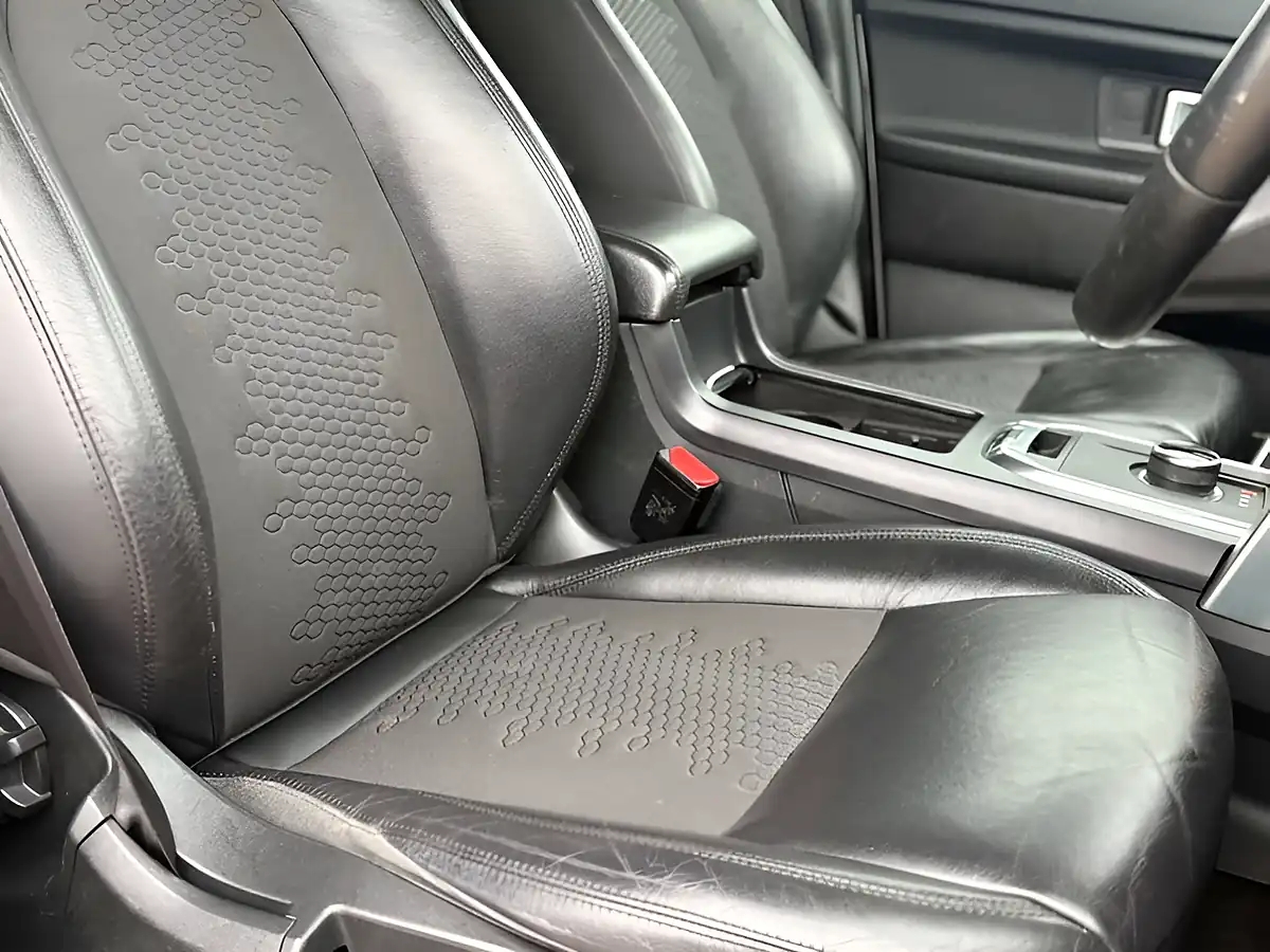 Used 2018 Land Rover Discovery Sport Se Tech Zambezi Silver - Interior and Exterior details 20