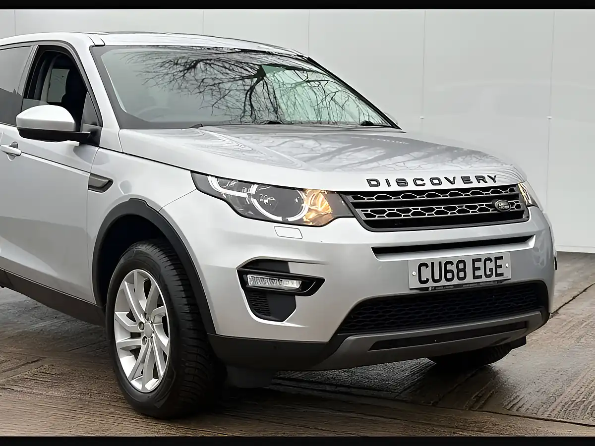 Used 2018 Land Rover Discovery Sport Se Tech Zambezi Silver - Interior and Exterior details 3