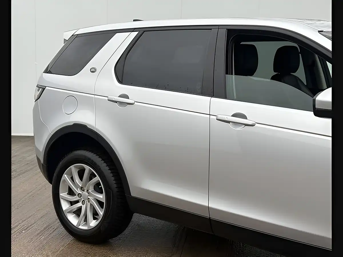 Used 2018 Land Rover Discovery Sport Se Tech Zambezi Silver - Interior and Exterior details 8